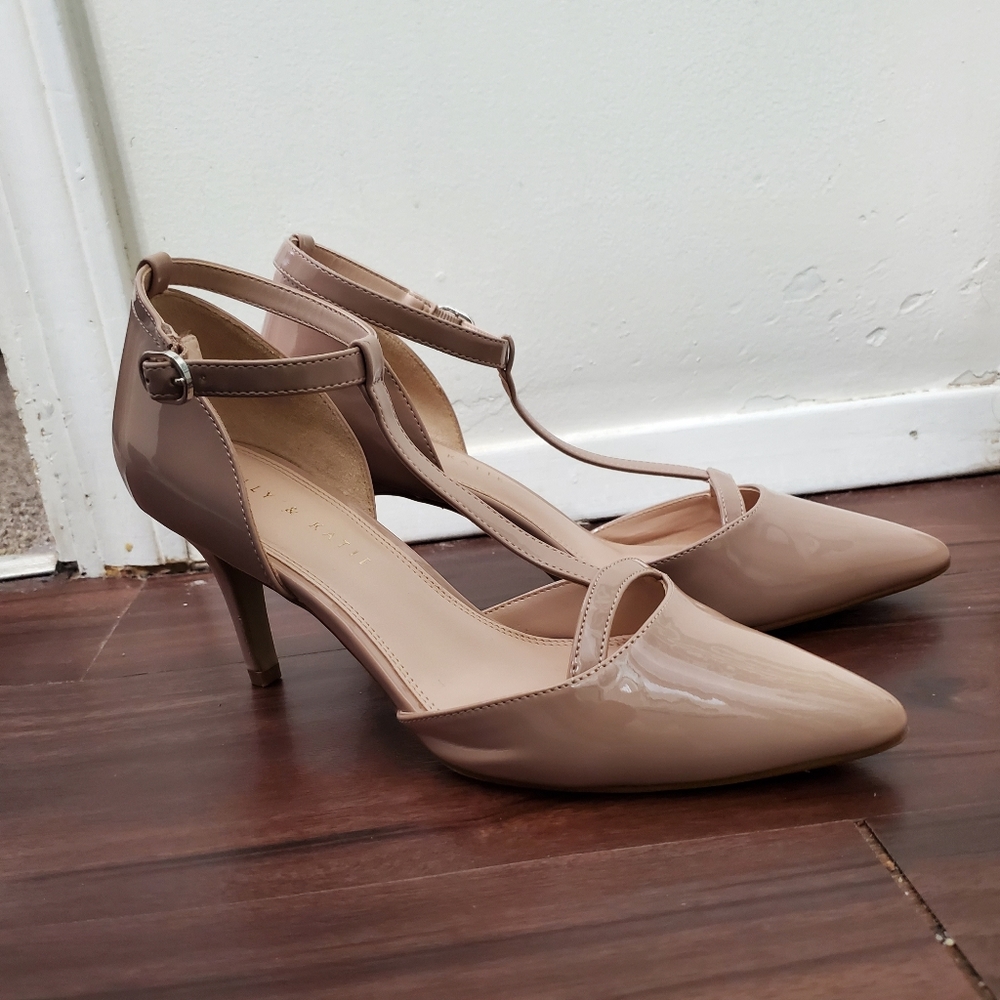 Kelly & Katie Nude Pointy  T-Strap Toe Heel Pump